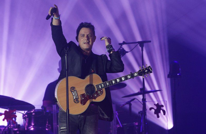 Alejandro Sanz no pierde de vista a los inmigrantes